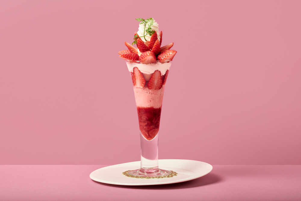 「日本橋 千疋屋総本店」の「クイーンストロベリーパフェ」税込み3,960円