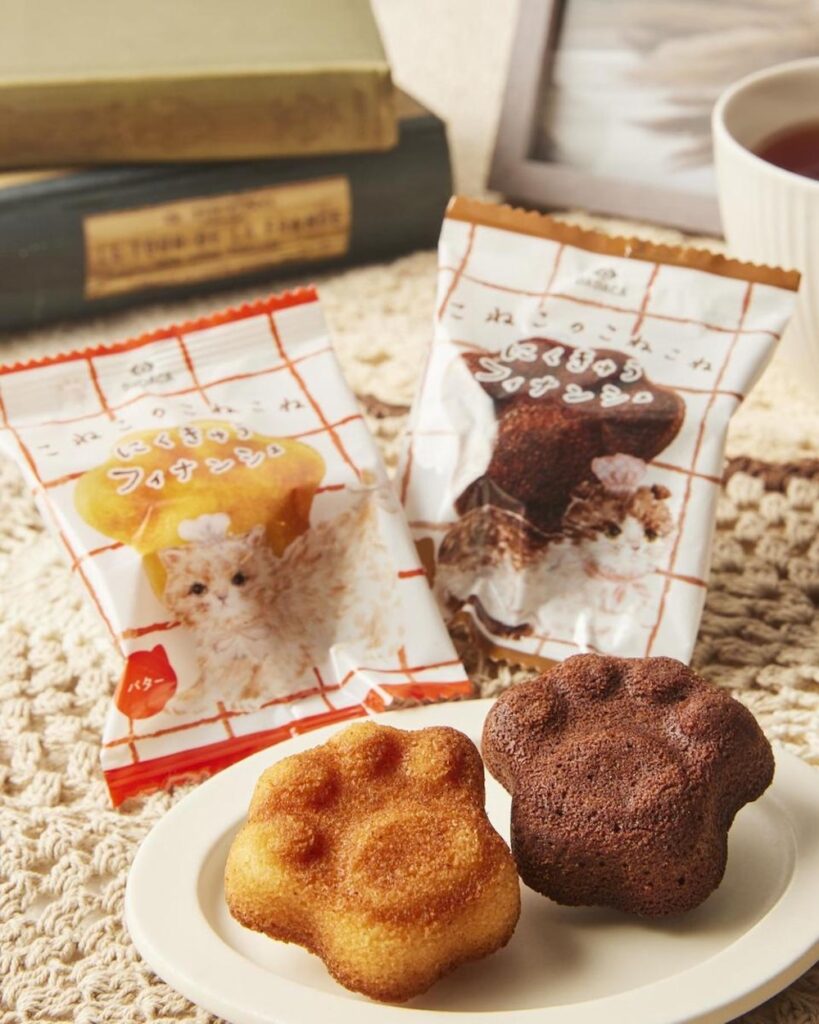 「こねこのにくきゅうフィナンシェ」各・税込み162円（バター・ショコラ）