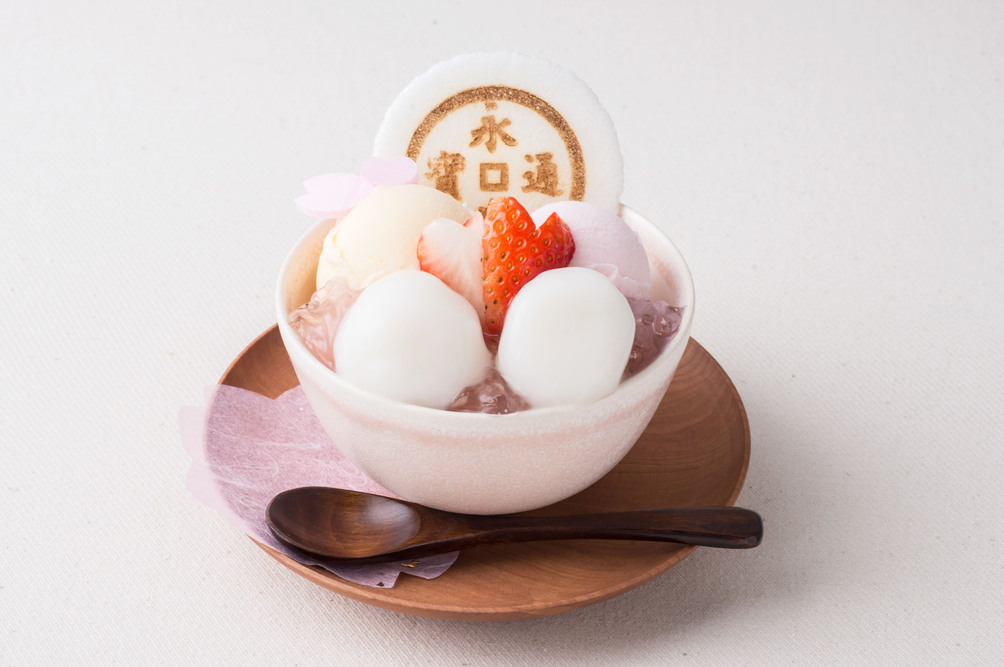 京の春を映す、桜の味わい 京都永楽屋の「楽・桜かほるパフェ」「おひがし桜」が 季節限定で登場