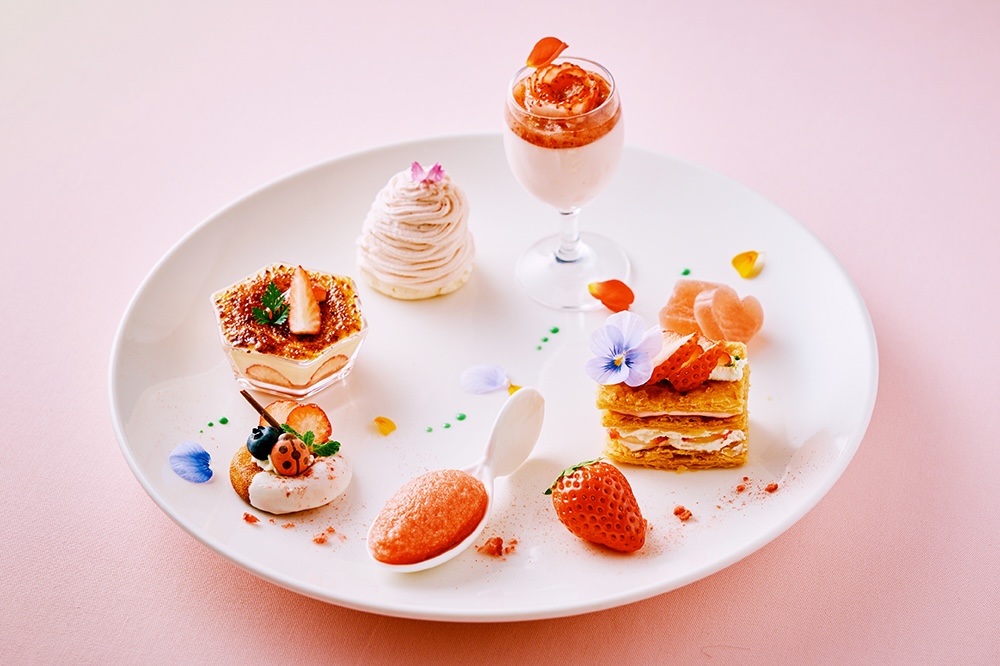 スイーツプレート「ベリー ベリーツ」ドリンク付き税込み3,500円（サービス料含む）