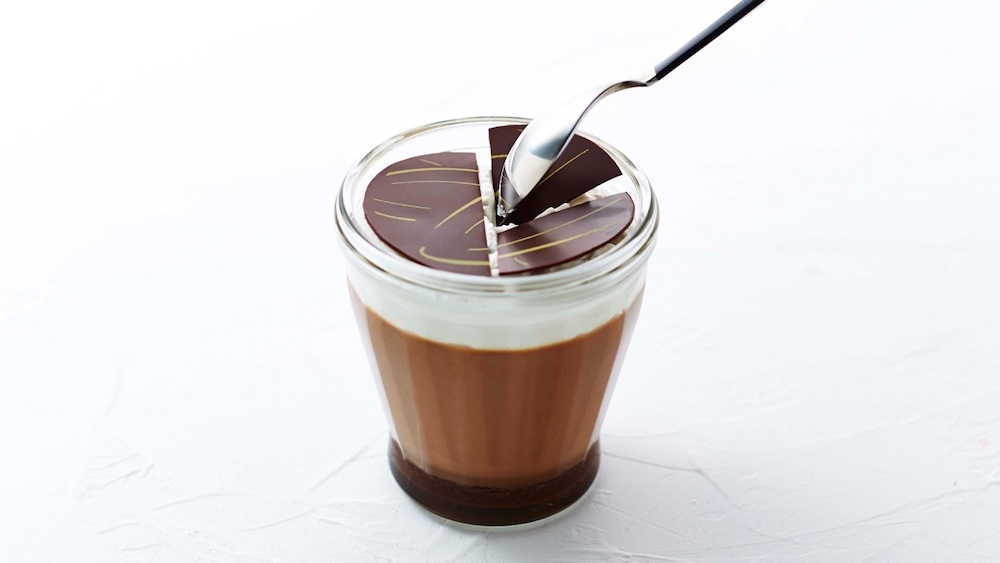 2月10日〜2月14日に販売される「濃密プレミアムチョコレートプリン」税込み594円