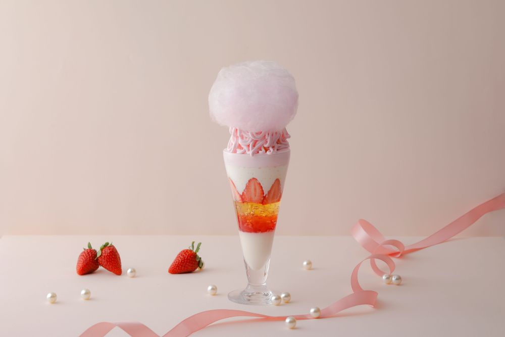 春季限定パフェ「Starwberry Luxe」イメージ