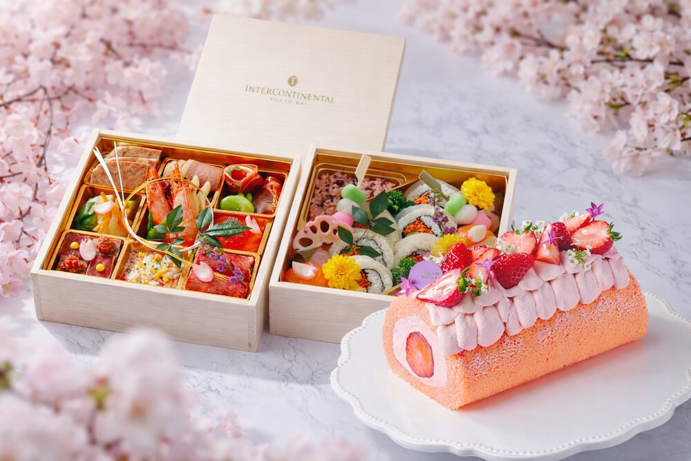 左から「桜花見弁当」、「ひなまつりロールケーキ」