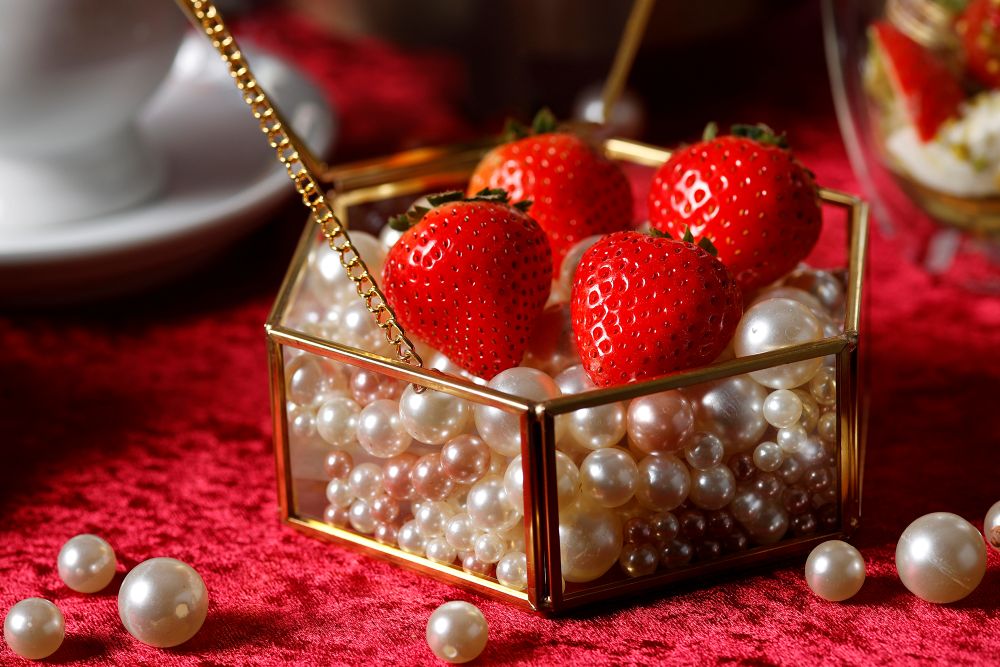 「ストロベリー＆ローズ アフタヌーンティー～ルージュ・コフレ（Rouge Coffret）～」イメージ