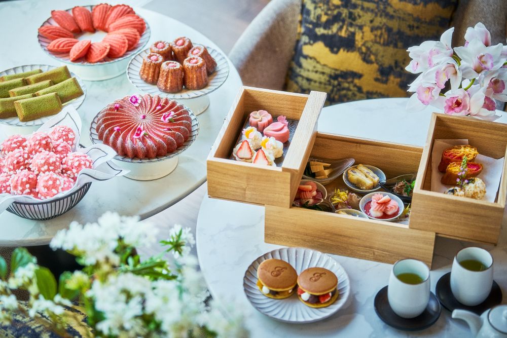 「和のアフタヌーンティー『桜 in 東京』」平日・税込み9,400円、土日祝日・税込み11,000円(いずれもサービス料含む)