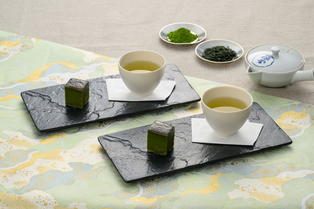 「ポム・ダダン アフタヌーンティー ”日本茶の香りと苺の彩”」イメージ