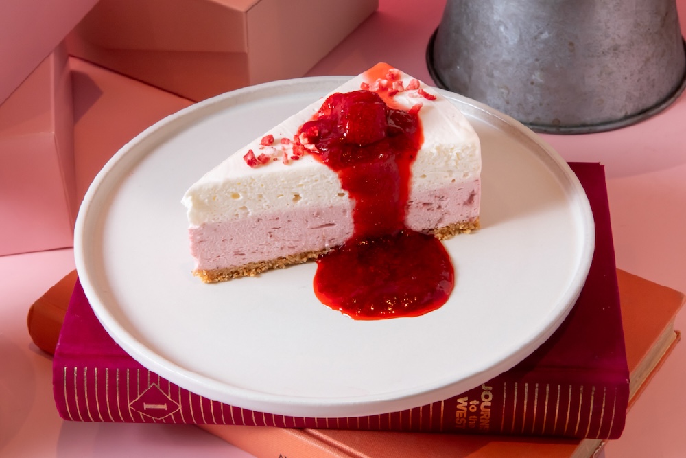 「ストロベリーのレアチーズケーキ 苺のコンフィチュール」税込み1,100円