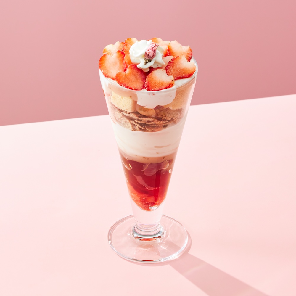 「桜の苺ショートケーキパフェ」イメージ