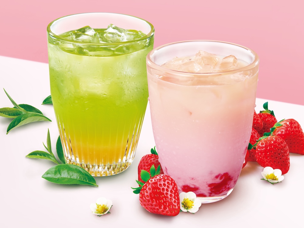 左から「玉露入り煎茶レモネード」、「ストロベリー ジャスミンティー ラテ」