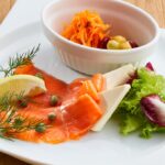 スモークサーモンとクリームチーズのプレート」税込み1,089円