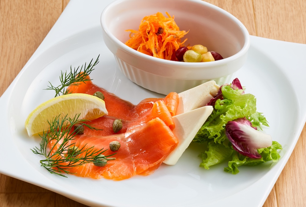 スモークサーモンとクリームチーズのプレート」税込み1,089円