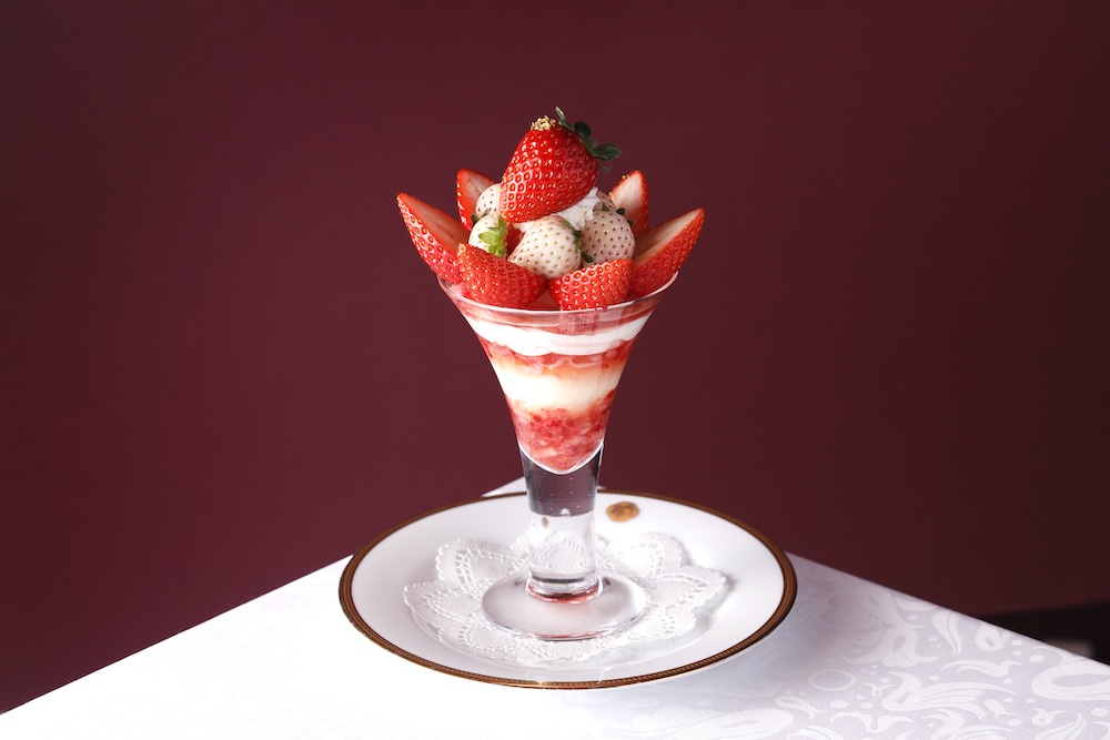 「奈良県産“古都姫”と“コットンベリー”のロイヤルストロベリーパフェ」税込み5,500円