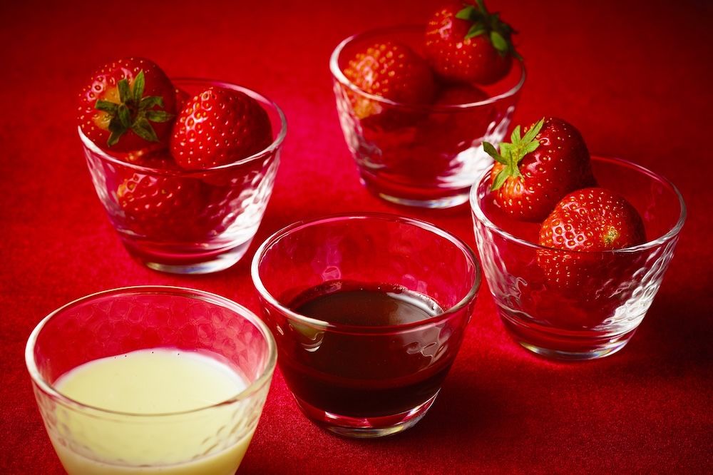 「スーパースイーツビュッフェ2026 ～ホテルでいちご狩り～」最終章イメージ（本メニューは追加・税込み1,500円、サービス料含む）