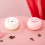 左から「ほっとはにーみるく すもっぴ」、「ほっとすとろべりーみるく ぴょんちー」各種税込み990円