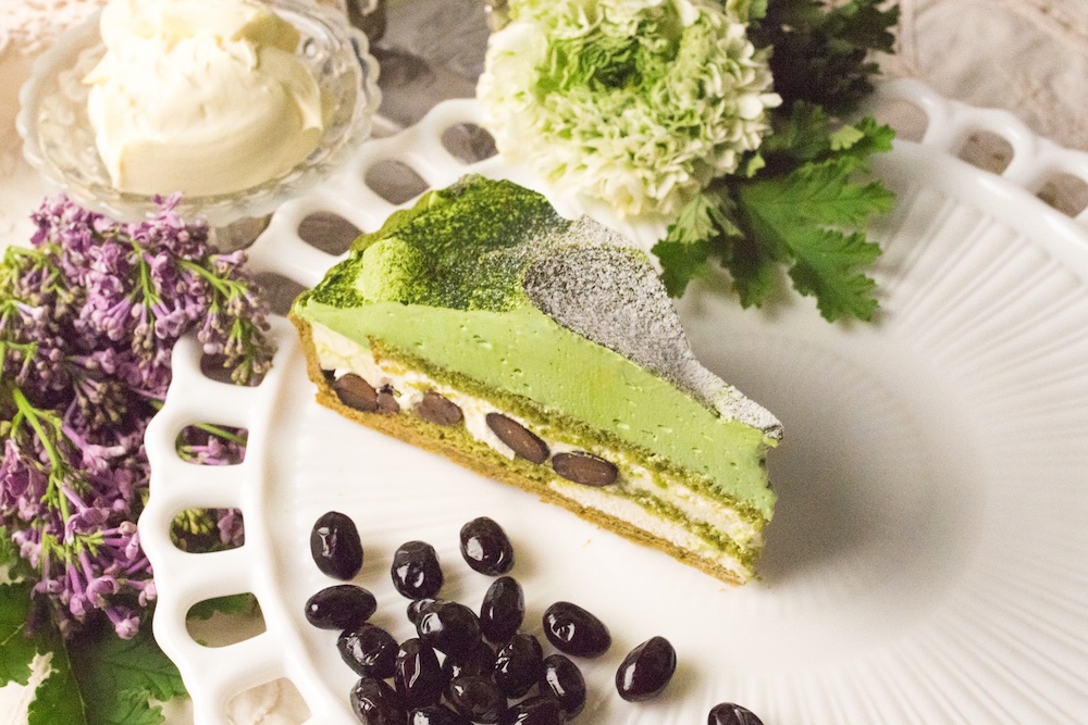 3月16日〜4月14日に販売される「抹茶のティラミス」ピース・税込み896円、ホール・税込み10,756円