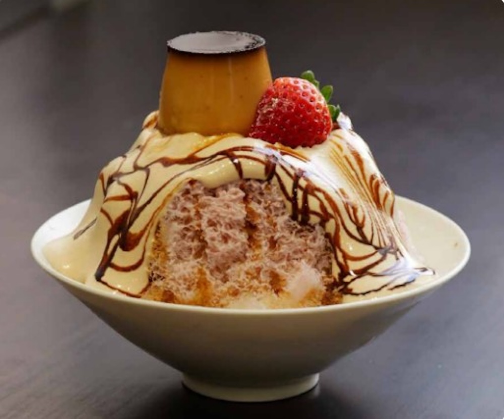 3月4日〜3月9日に販売される「ツバサコーヒー」の「プリン好きの為のいちごみるくのかき氷」2,481円