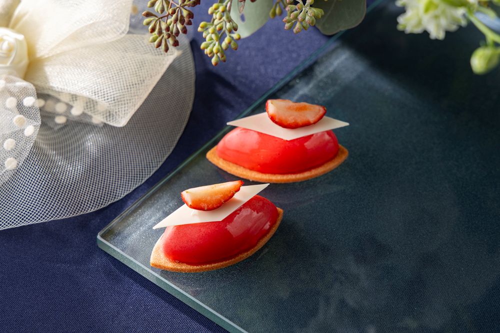 「桜ストロベリーアフタヌーンティー with ロンジン」イメージ