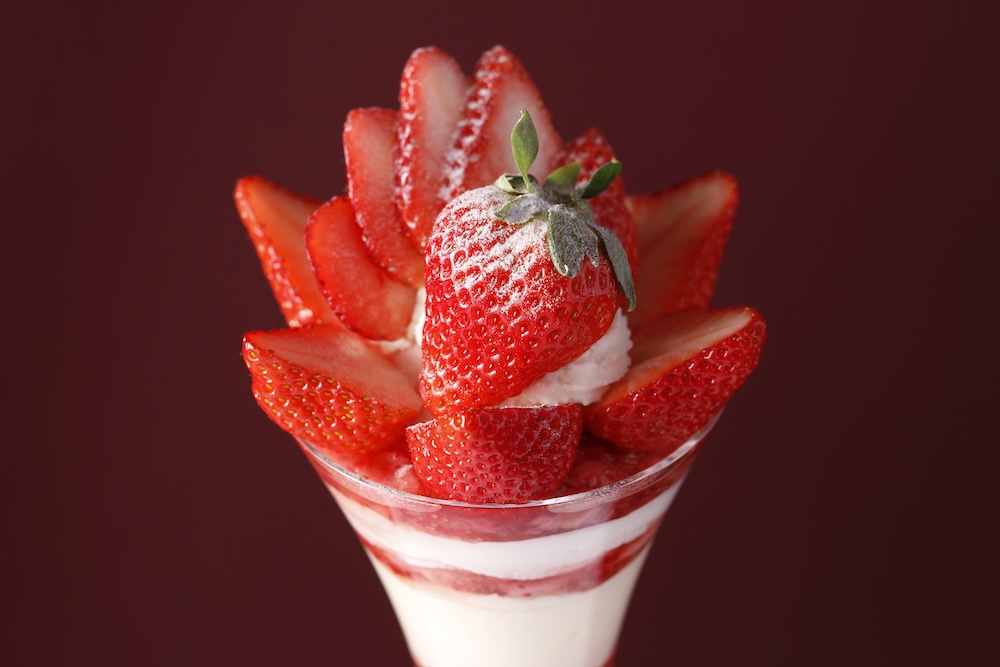 「徳島県産“さくらももいちご”のプレミアムストロベリーパフェ」税込み4,400円