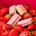 「シュガーバターの木」の「シュガーバターの木 濃苺ショコラがけサンド」8個入り・1,383円