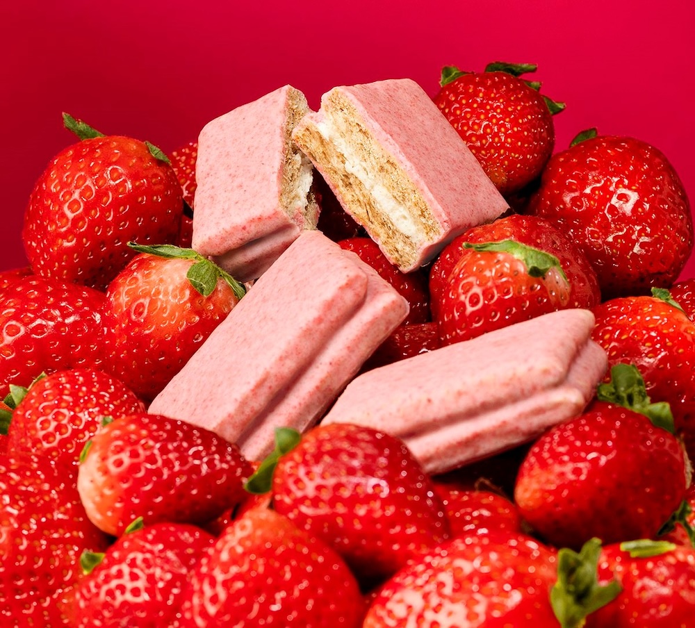 「シュガーバターの木」の「シュガーバターの木 濃苺ショコラがけサンド」8個入り・1,383円