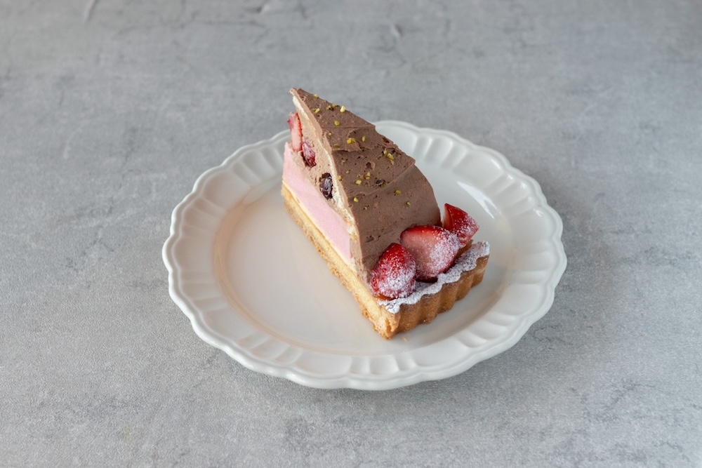 「いちごとチョコのムースタルト」ピース・税込み880円