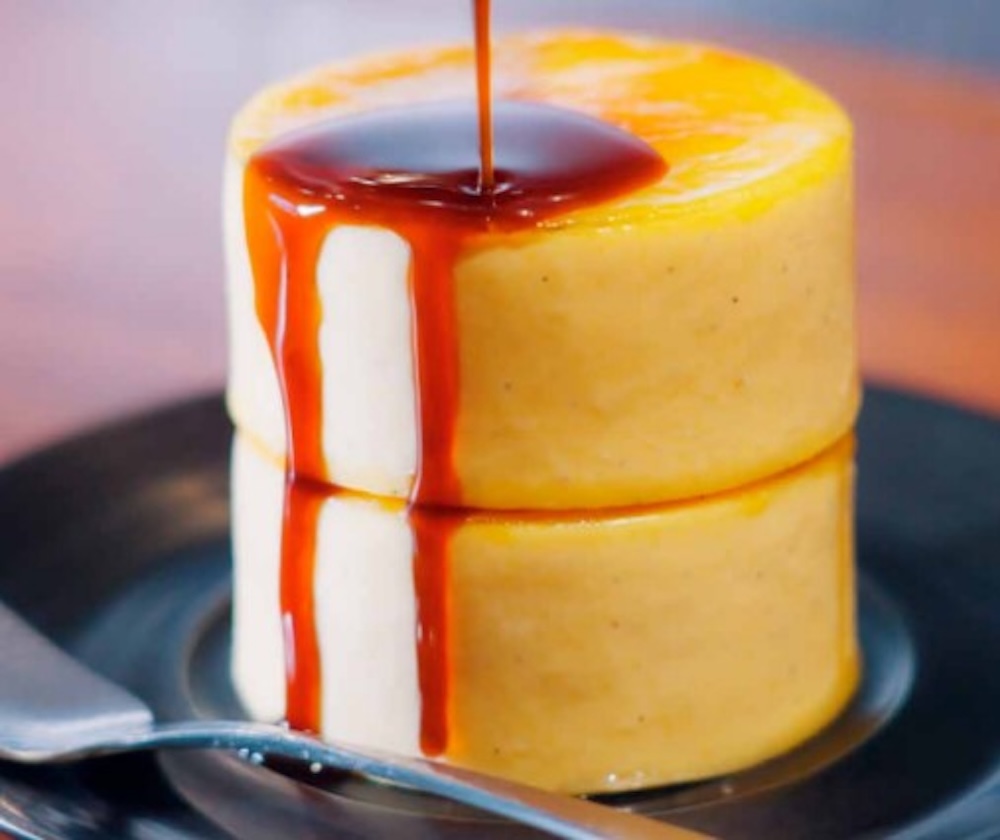 3月4日〜3月9日に販売される「自家焙煎珈琲みじんこ」の「キャラメリゼプリン(2段)」1,601円