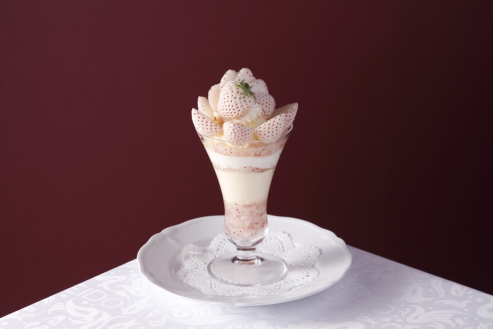 「佐賀県産“天使のいちご”のスペシャルストロベリーパフェ」税込み3,800円