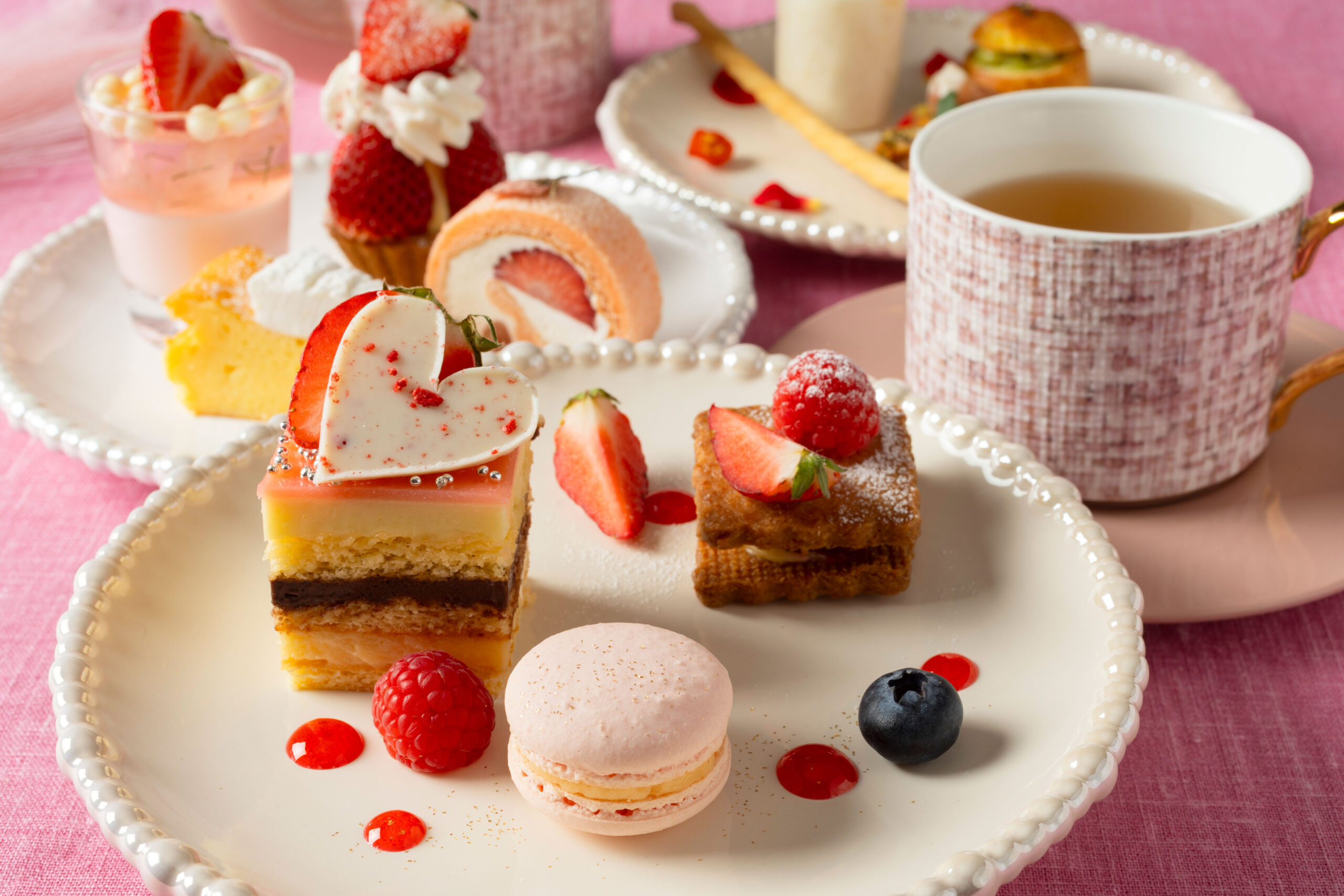 「苺と桜のアフタヌーンティーセット」イメージ