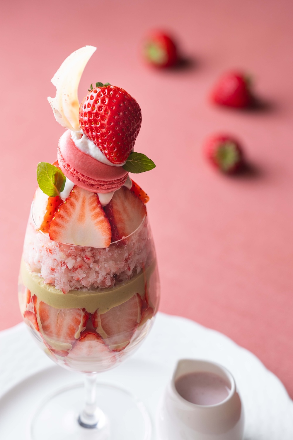 「スーツァンレストラン陳」で3月1日〜4月30日に販売される「あまおうパフェ」単品・税込み4,200円