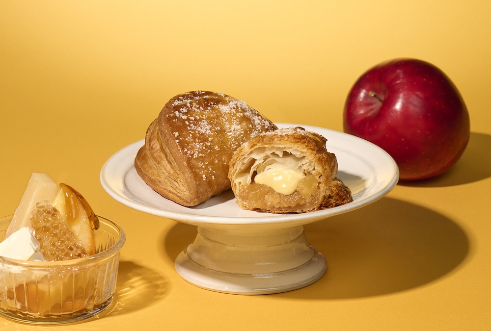 「焼きたて濃厚アップルパイ 3種のチーズ&はちみつ」イメージ