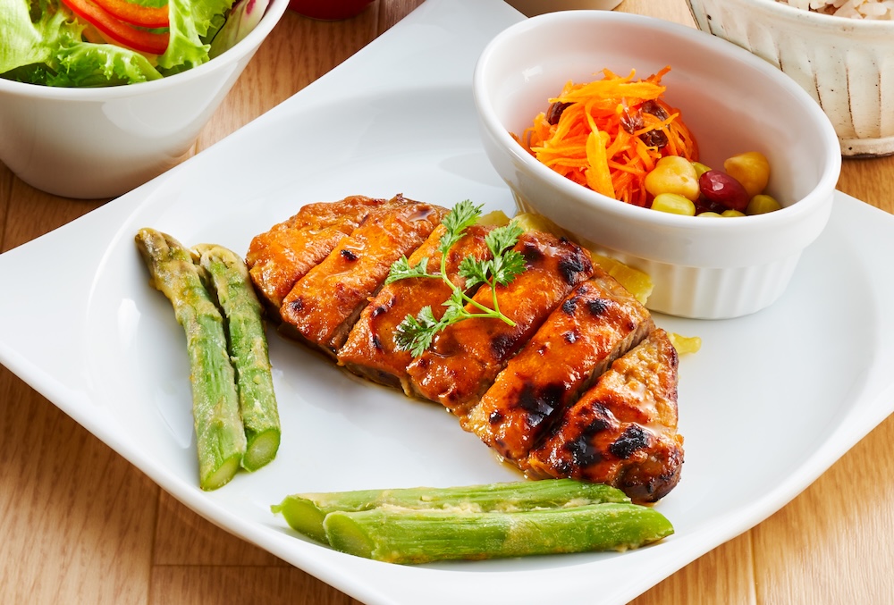 「牛ロースのピリ辛西京味噌焼き」税込み1,859円