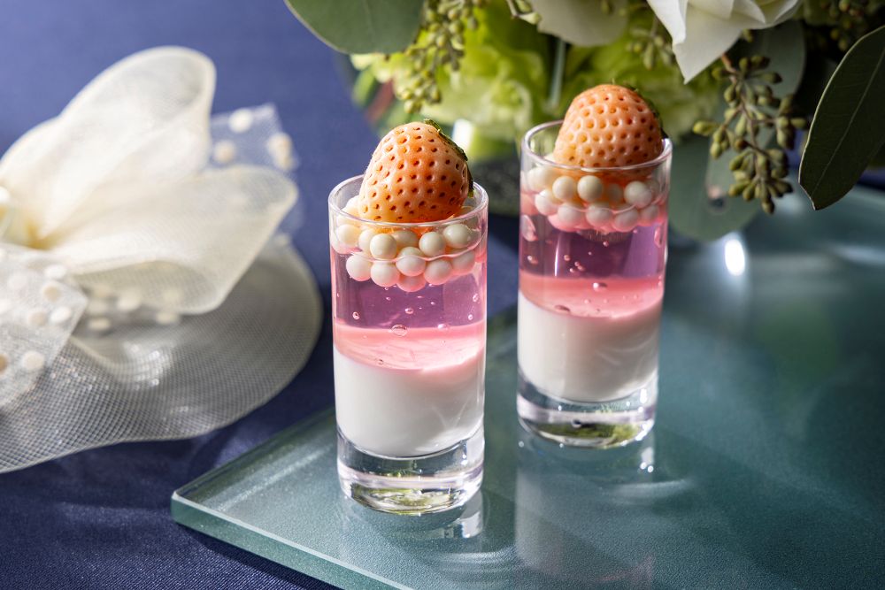 「桜ストロベリーアフタヌーンティー with ロンジン」イメージ