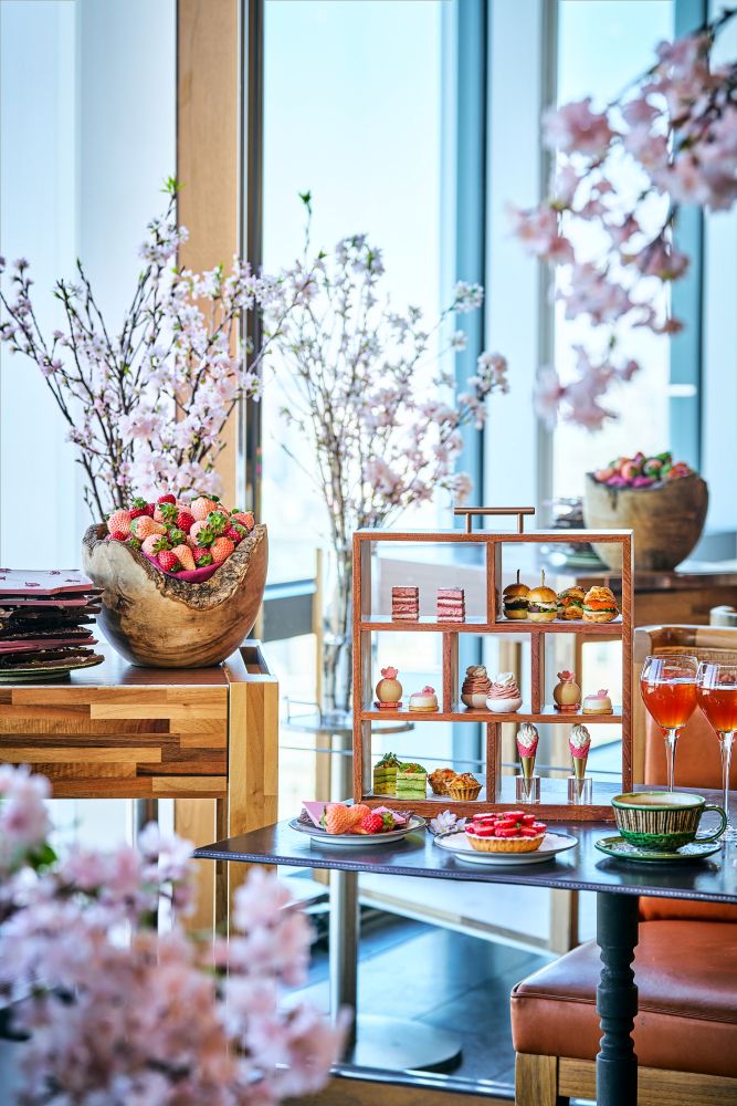 「桜ストロベリーアフタヌーンティー」税込み7,800円（別途サービス料）