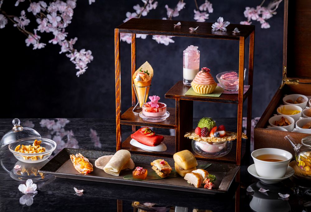 「ストロベリー チャイニーズイブニングハイティー」税込み8,800円（別途サービス料）