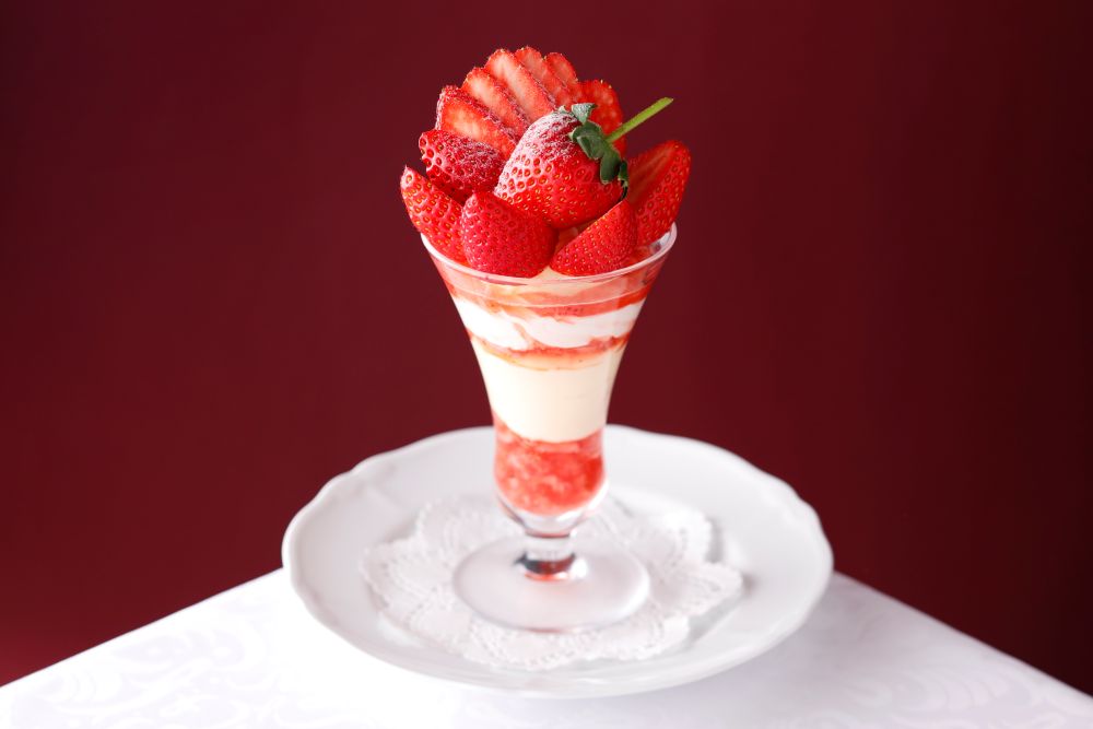 「和歌山県産“まりひめ”のプレミアムストロベリーパフェ」税込み3,900円