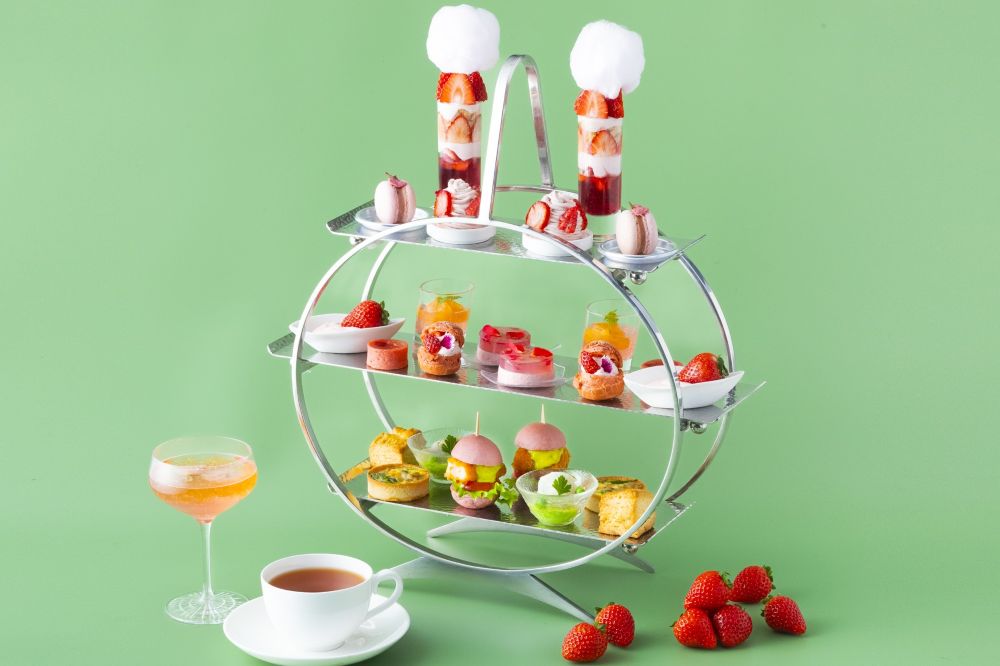 「ザ・ユニオン バー&ラウンジ(The Union Bar & Lounge)」にて販売される「ピンクストロベリー・アフタヌーンティー」税込み6,500円~(サービス料含む)