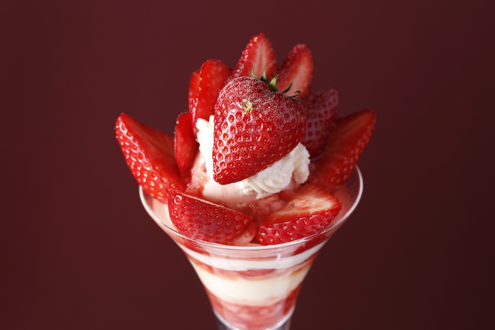 「兵庫県産“ロイヤルクイーン”のロイヤルストロベリーパフェ」税込み6,600円