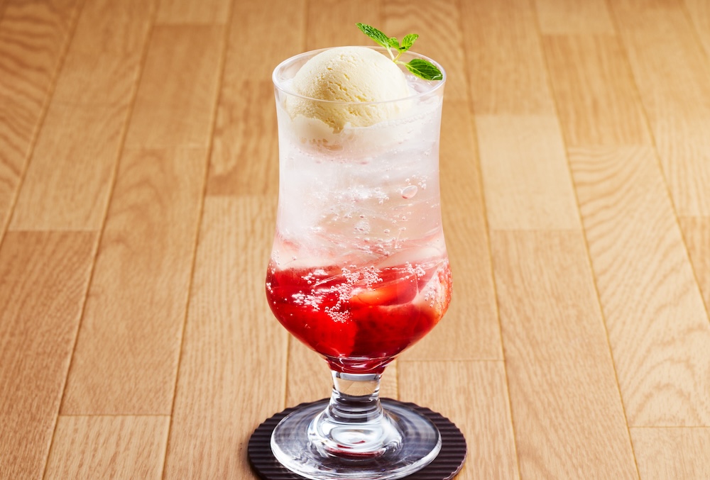 「フレッシュいちごのクリームソーダ」税込み979円