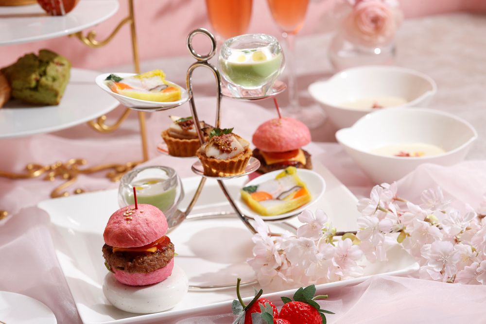 「マンハッタン」にて販売される「ストロベリーブロッサムアフタヌーンティー」イメージ