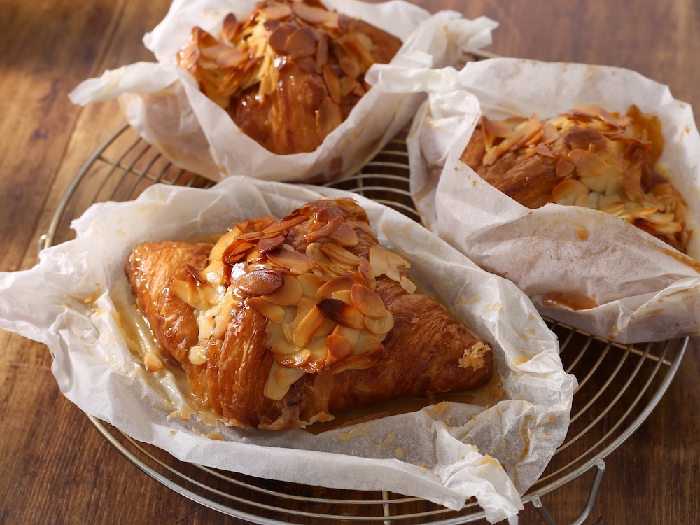 毎週金土日15時頃より販売される芦屋大丸店限定「キャラメルアマンド・クロワッサン」税込み432円