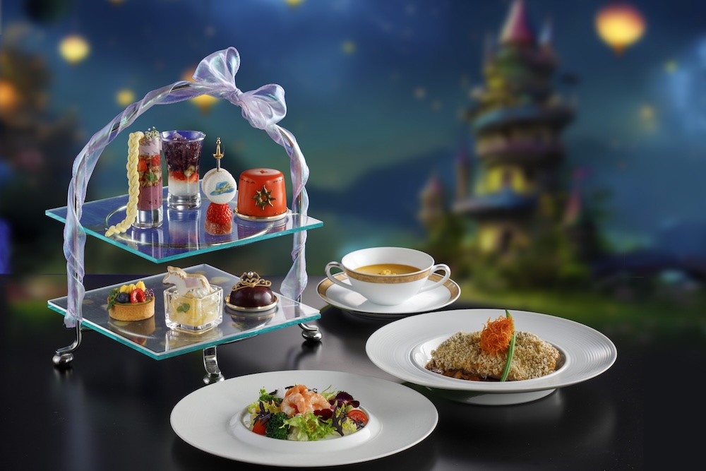 「プリンセスアフタヌーンティー ～いちご×ラプンツェル～ スイーツ付ディナー」平日・税込み9,200円、土日祝日・税込み11,300円（いずれもサービス料含む）