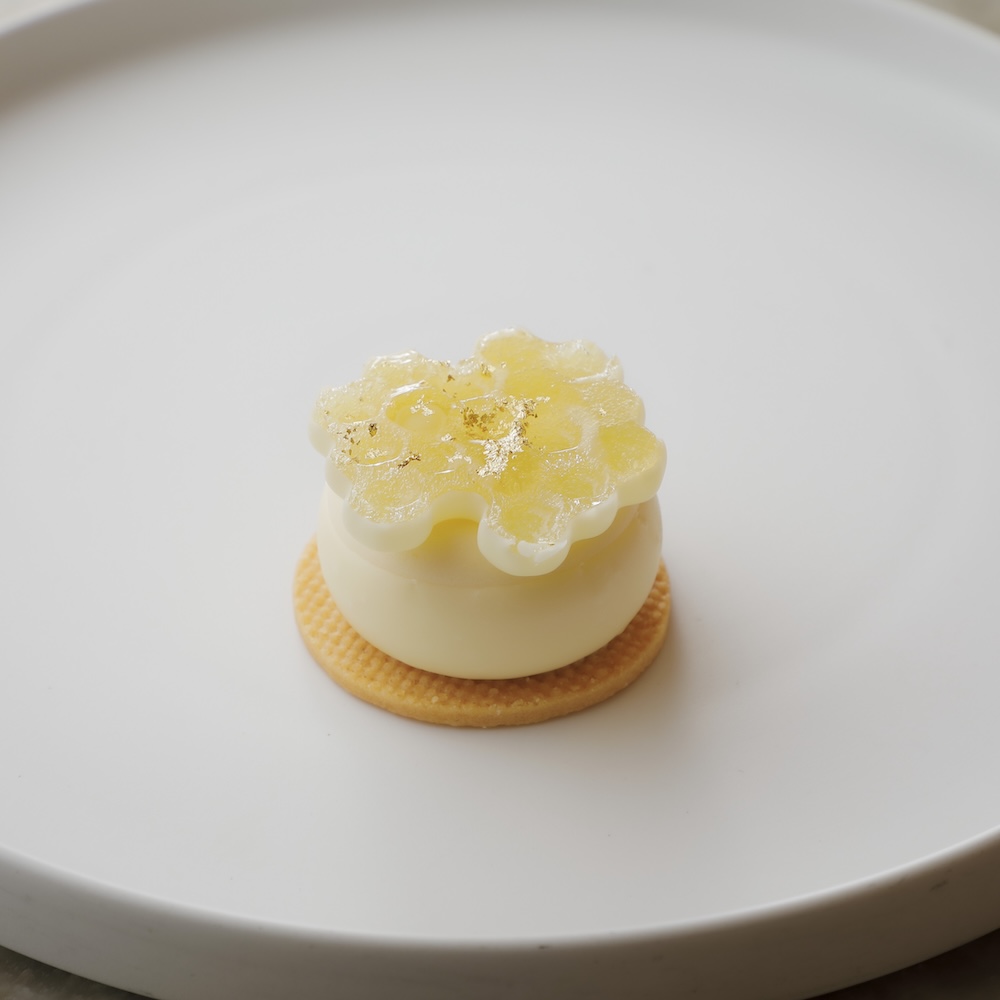 「レモン＆ハニーアフタヌーンティー」平日・税込み8,000円、土日祝日・税込み8,800円（サービス料含む）