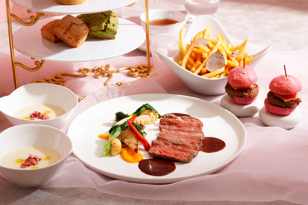 「ニューヨークラウンジ」にて販売される「ストロベリーブロッサムアフタヌーンティー」イメージ