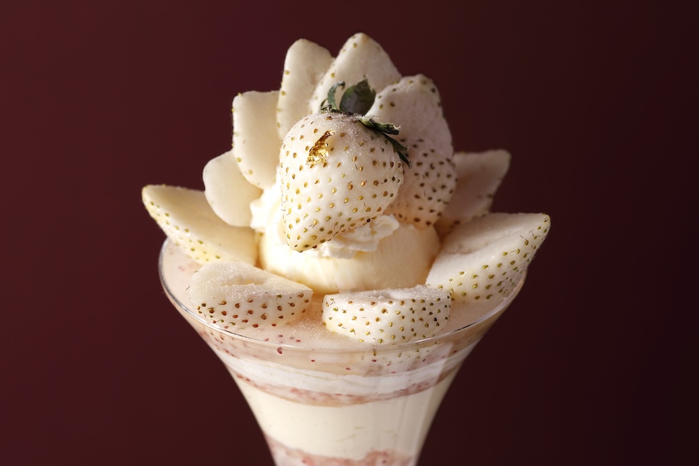 「福岡県産“ゆきぼたん”のロイヤルストロベリーパフェ」税込み6,600円