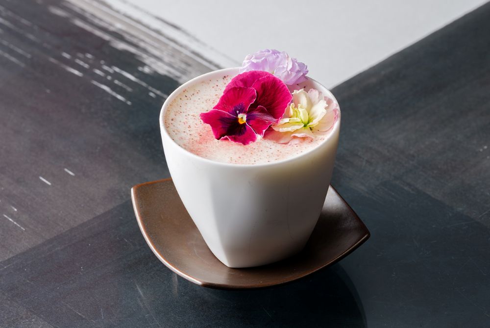 オプションドリンクの「サクラ ブルーム」税込み550円（別途サービス料）