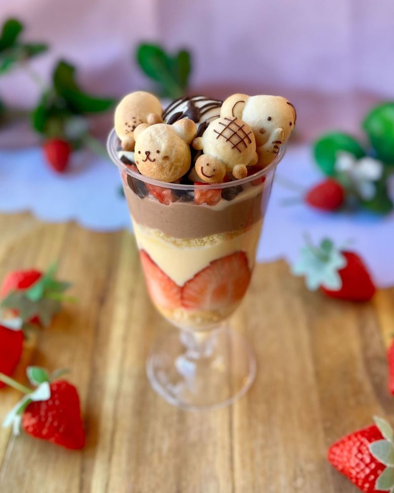 「八天堂カフェリエ体験工房」にて実施される「いちごとチョコのパフェ作り体験」ドリンク付き・税込み1,500円