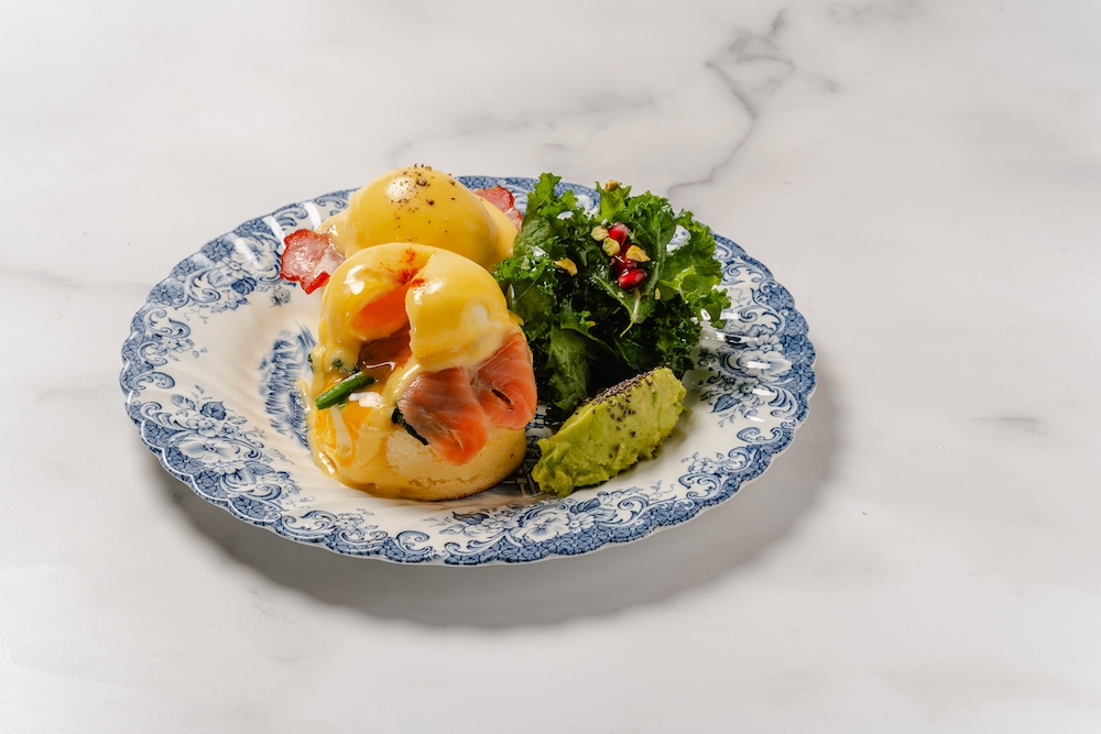 「ベーコン＆サラダ エッグベネディクトパンケーキ」税込み1,430円