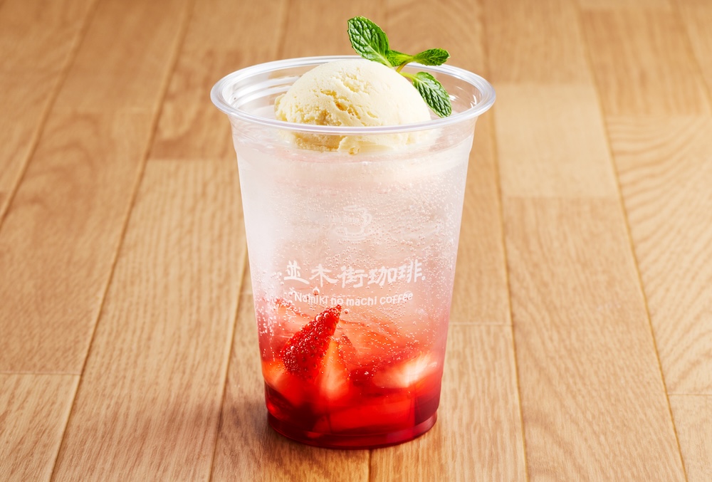 「フレッシュいちごのクリームソーダ」税込み1,004円