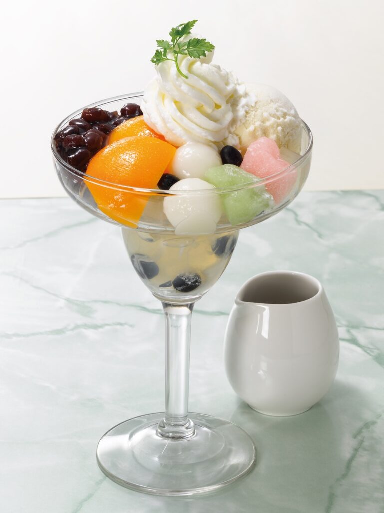 「ロイヤルの白玉クリームあんみつ」イメージ