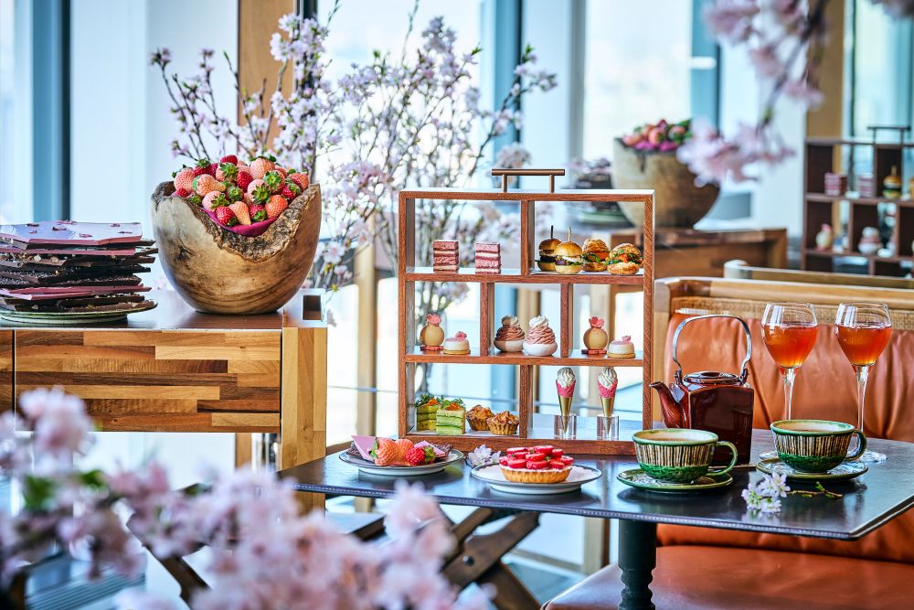 「桜ストロベリーアフタヌーンティー」税込み7,800円（別途サービス料）